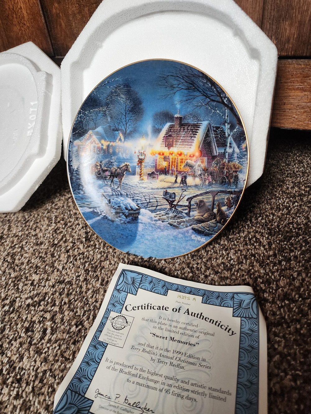 The Bradford Exchange Blue 'Sweet Memories' Holiday Collector Plate